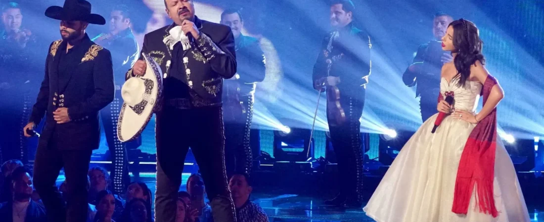 Ángela Aguilar deslumbra en gira familiar