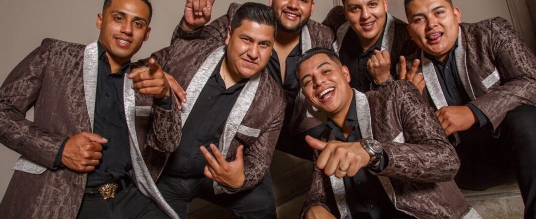 Grupo Firme vuelve a encender polémica en redes